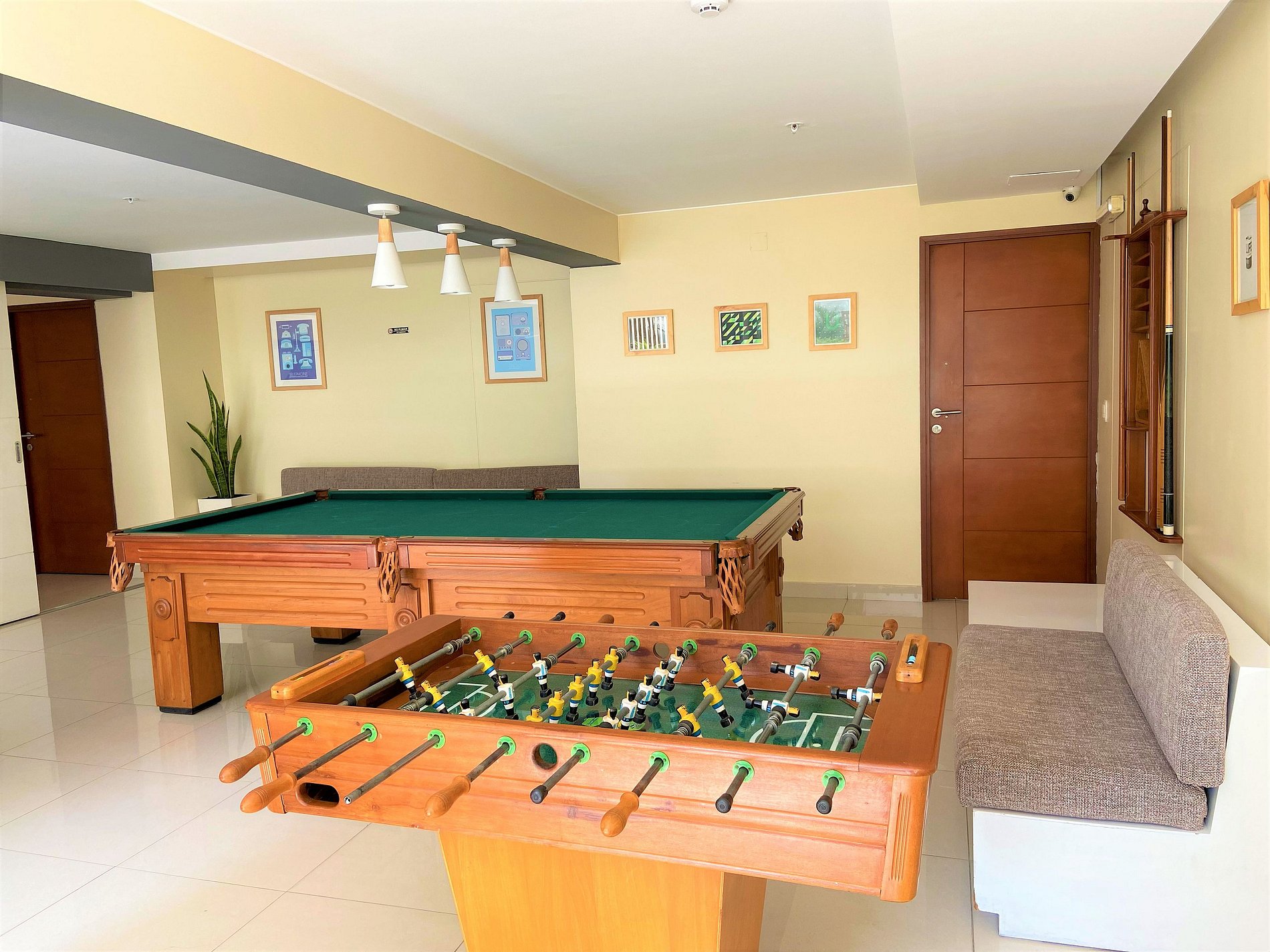 Mesa de billar , ping pong y comedor – Tienda de Poker Perú